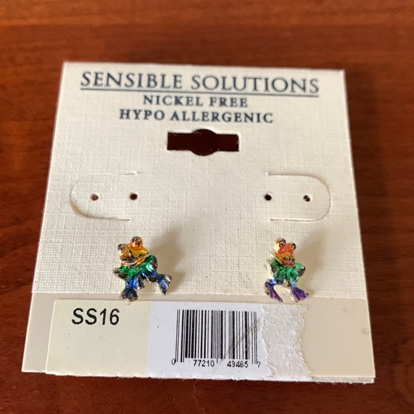 NWT!! Rainbow Frog Post Earrings - Picture 1 of 5